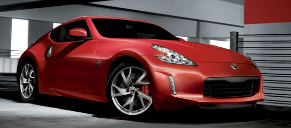2013 Nissan 370Z Coupe Exterior Front End.png