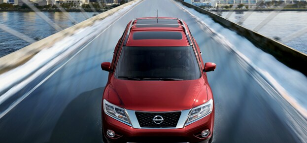 2013 Nissan Pathfinder Platinum Exterior Front View.png