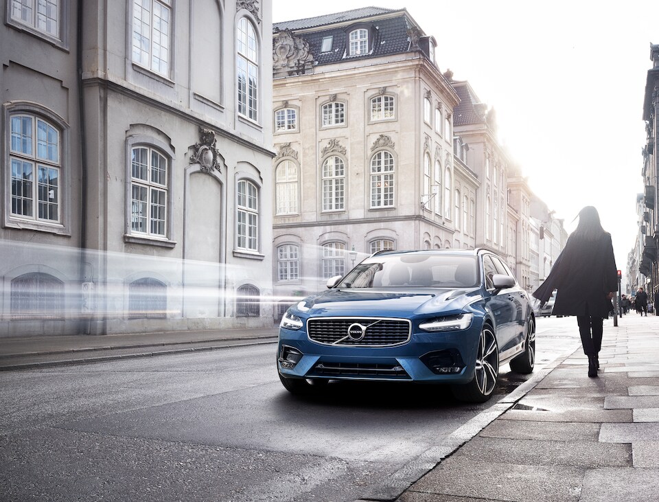 2019-Volvo-V90-RDesign-T6-Wagon-L02.jpeg