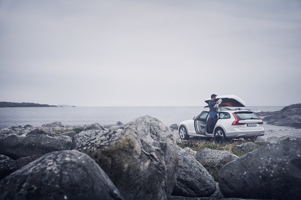 2019-Volvo-V90CrossCountry-OceanRace-Wagon-L01.jpeg