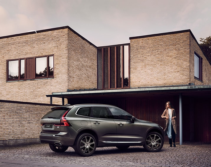 2020 XC60-T8_driveway delivery
