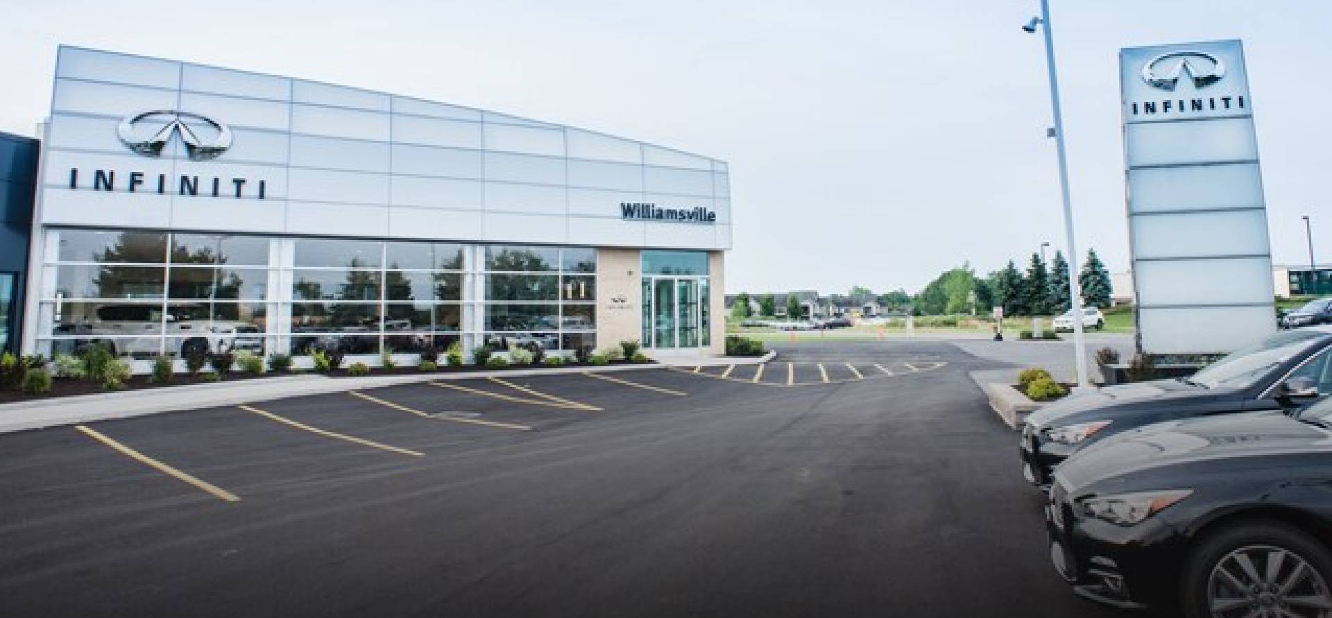 west_herr_infiniti.jpg West Herr Infiniti, dealership exterior