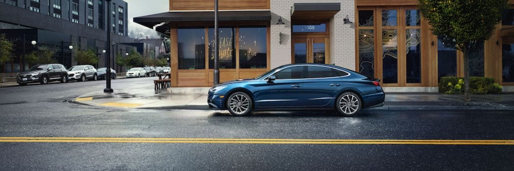 2020 Hyundai Sonata Limited Sedan parked on upscale city corner_res.jpeg