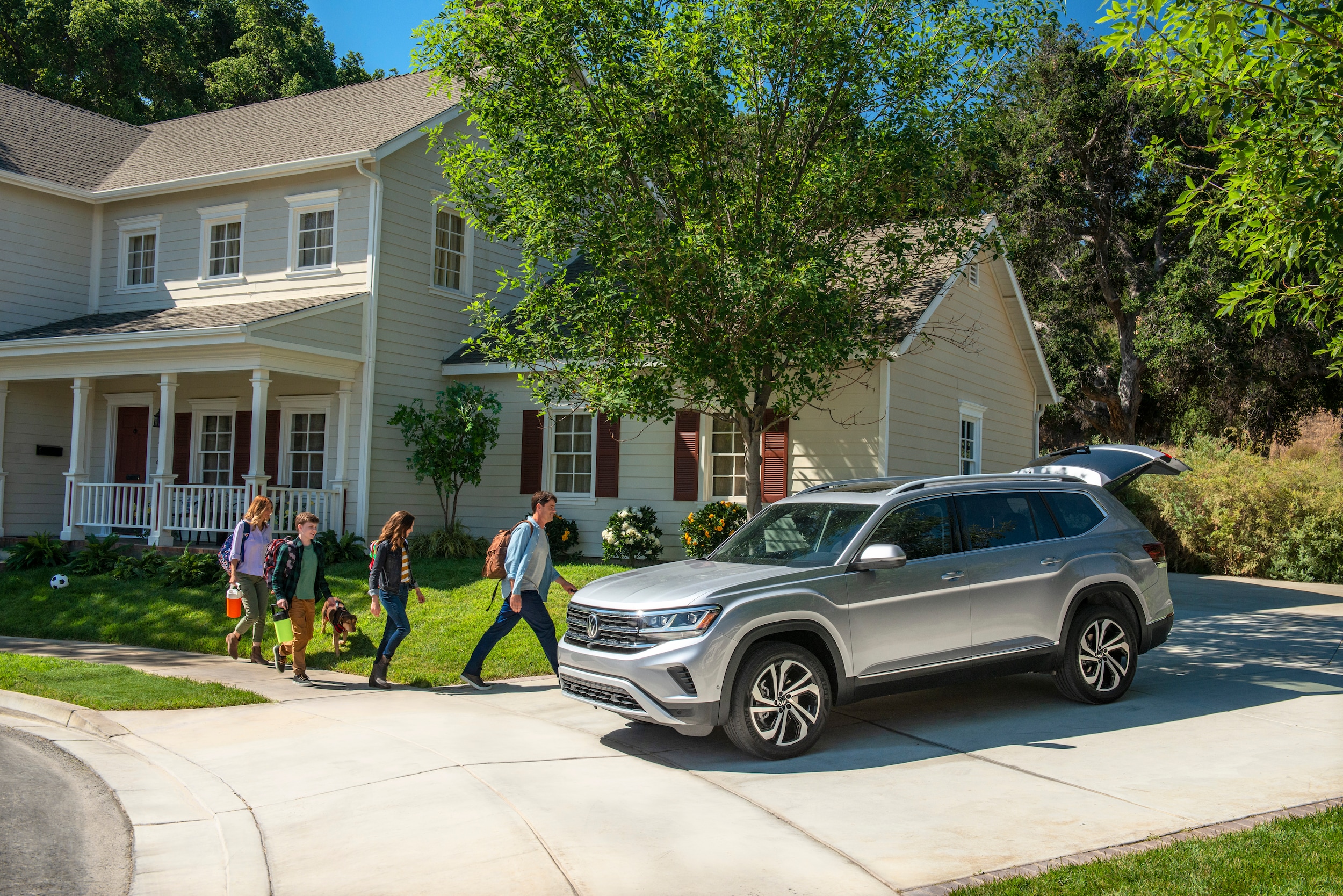 BSUV7_HIKE_FAMILY_DEPARTURE_0560_Ver1.jpg