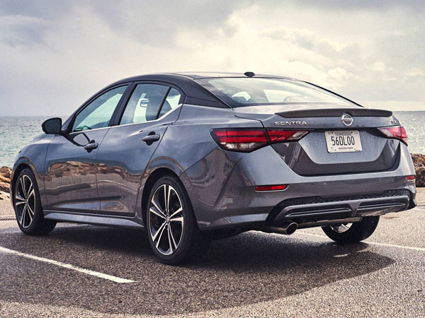 2022 Nissan Sentra Rear Angle