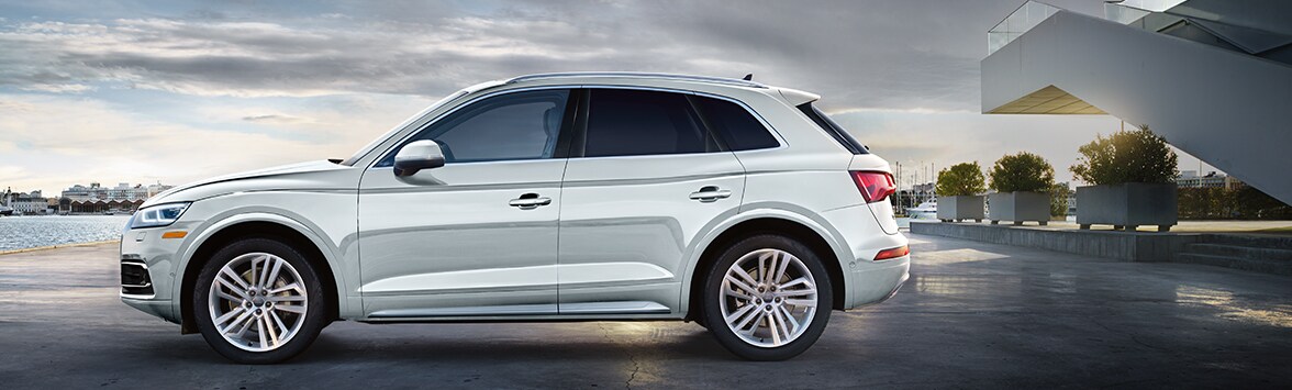 Audi Q5 Side view