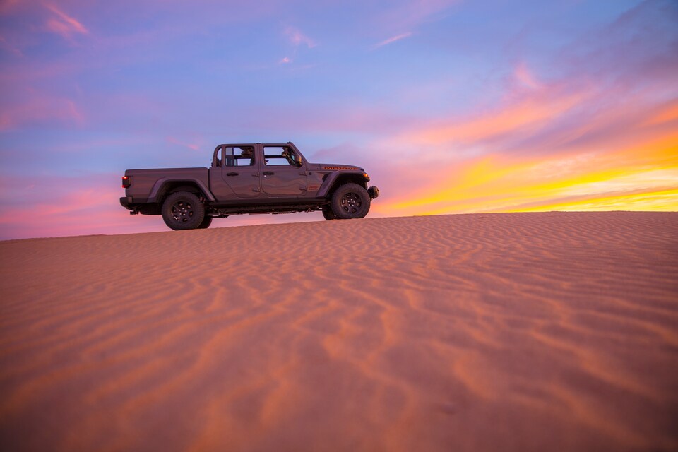 2021-Jeep-Gladiator-Mojave-Truck-L08.jpeg