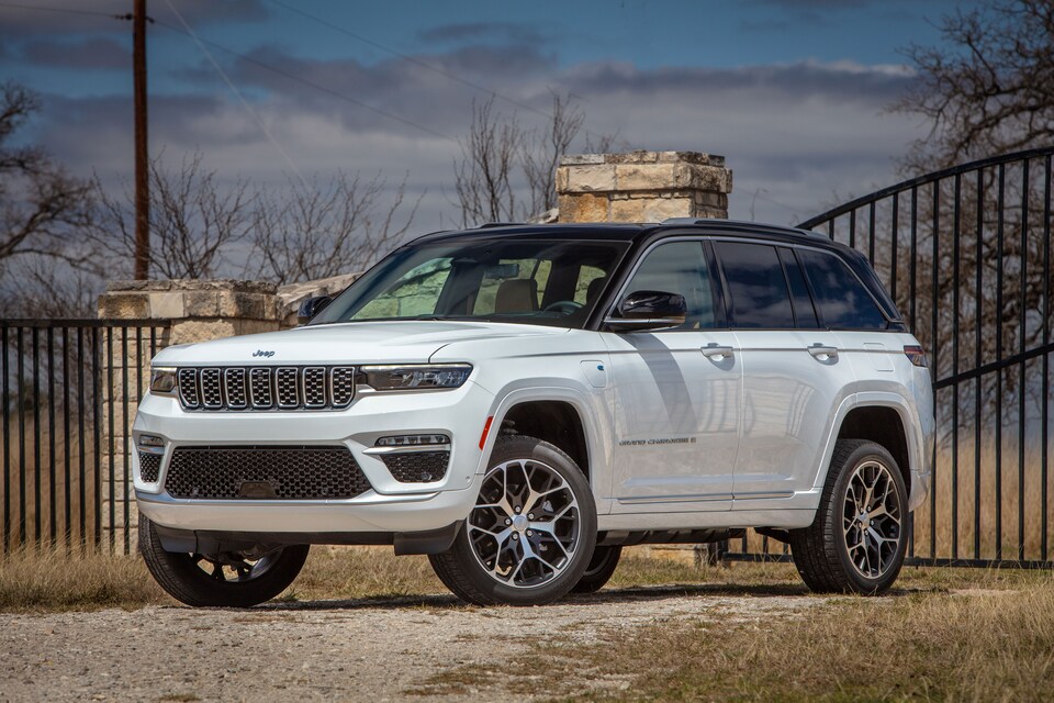 2023 Jeep Grand Cherokee Driving Offroad