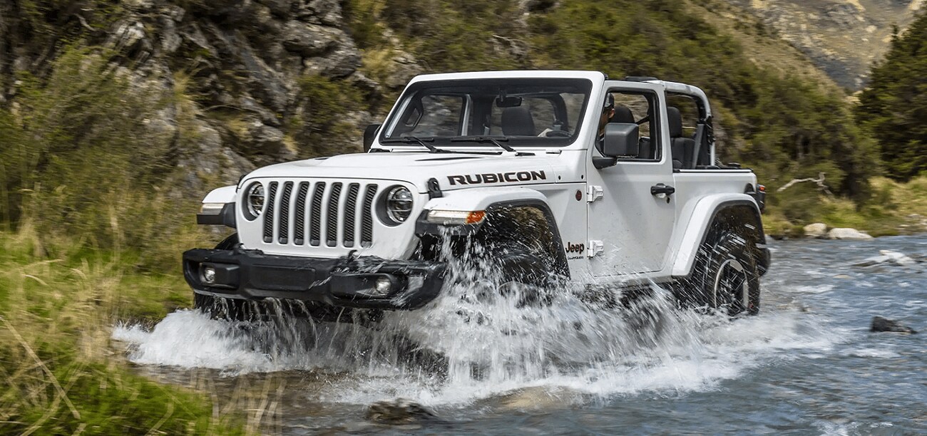 2022 Jeep Wrangler vs. 2022 Ford Bronco in Baxley, GA