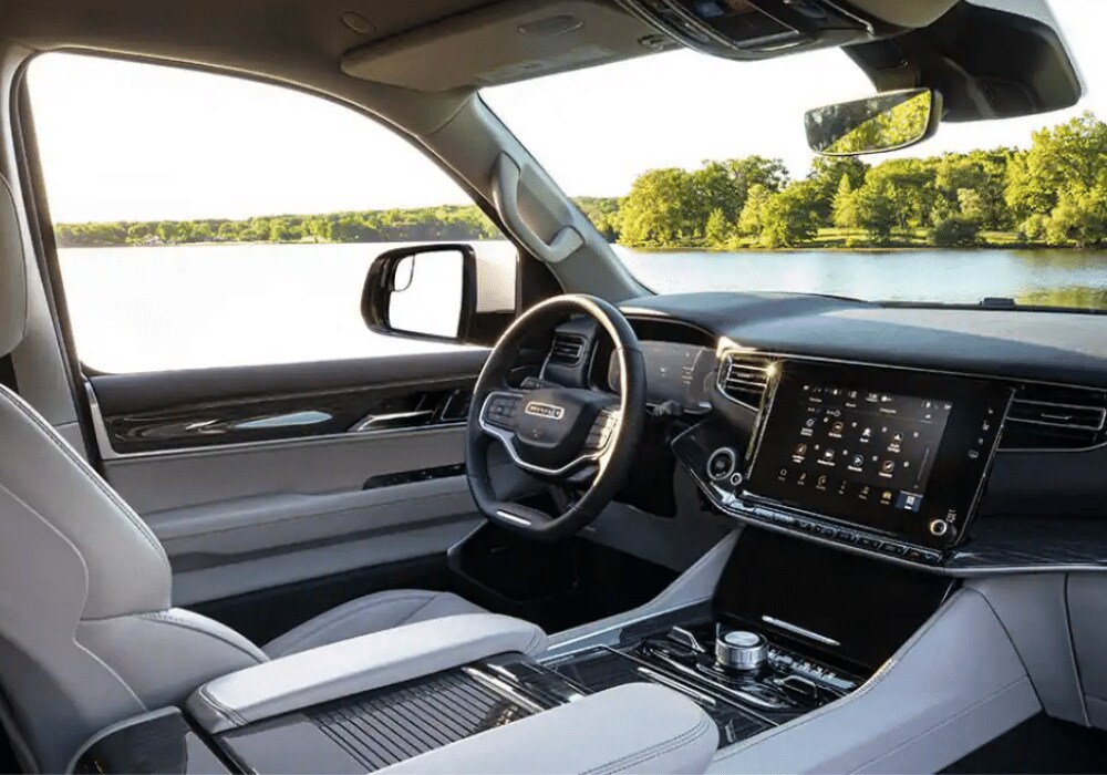2022 Jeep Wagoneer Interior
