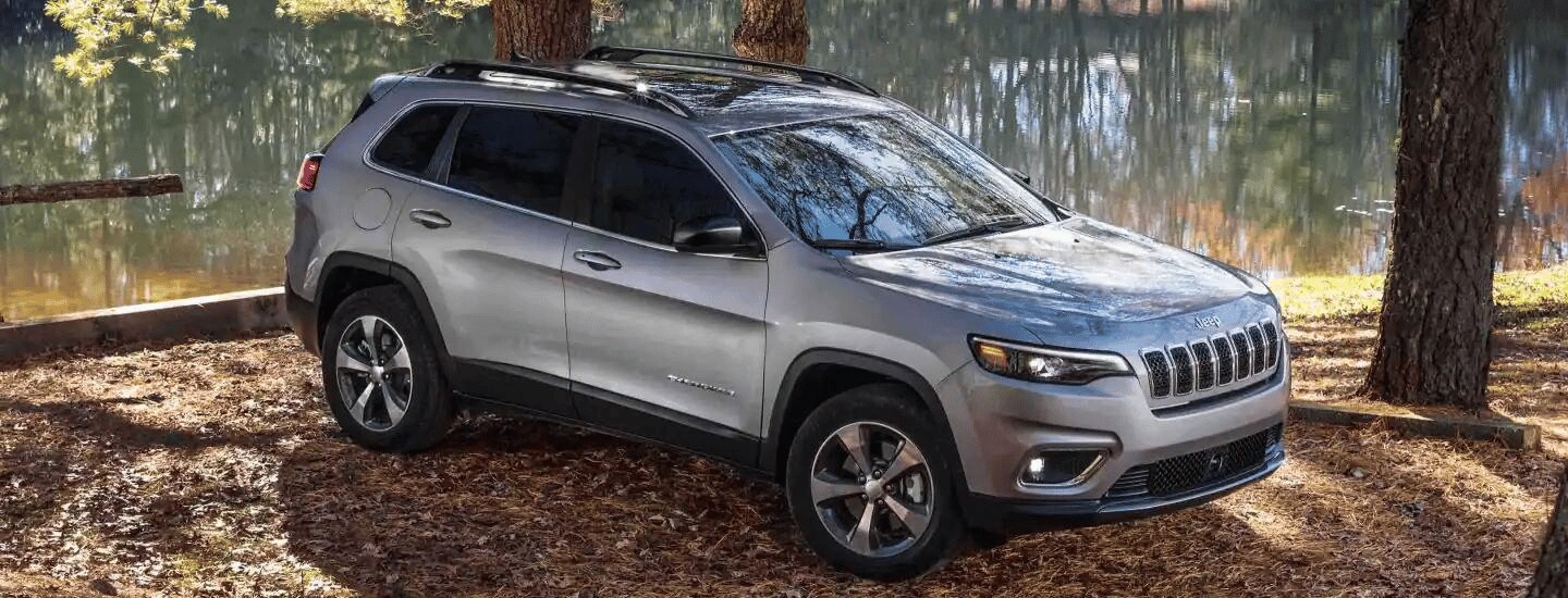 Honda CR-V vs Jeep Cherokee in Vidalia, GA.png