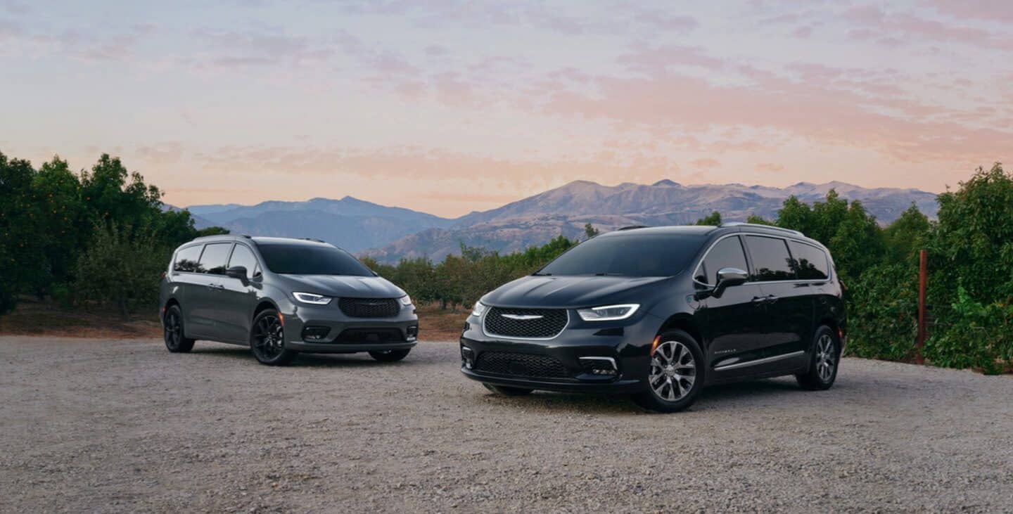 2022-chrysler-pacifica-gallery-01-exterior.jpg.image.1440.jpg