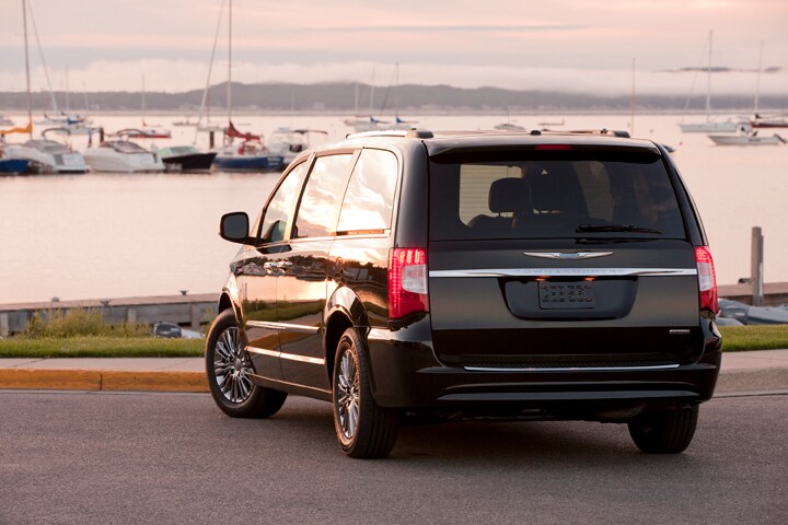 2011-chrysler-town-country-back-wowwoodys.jpg File:2011-chrysler-town-country-back-wowwoodys.jpg