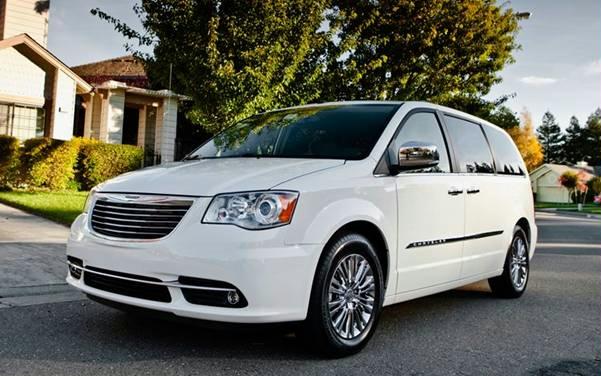 2011-chrysler-town-and-country-exterior-woodysautomotivegroup