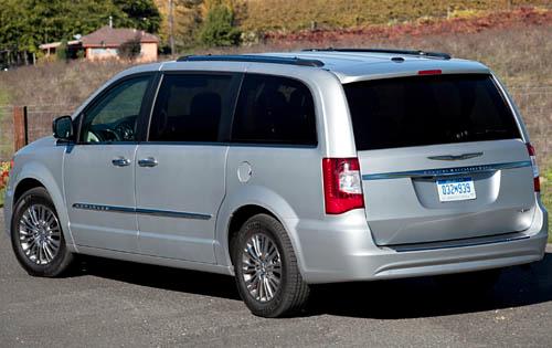 2011.chrysler.town and country.20366476-E.jpg
