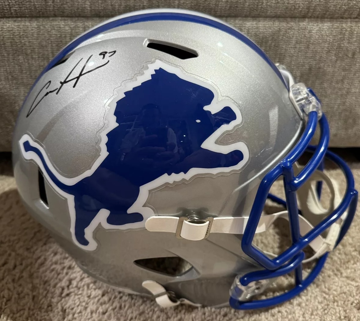 IMG_0AIDAN%20HUTCHINSON%20SIGNED%20LIONS%20HELMET.jpg