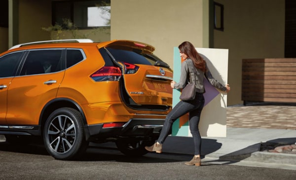 The 2019 Nissan Rogue liftgate Grayslake, IL Zeigler Nissan of Gurnee