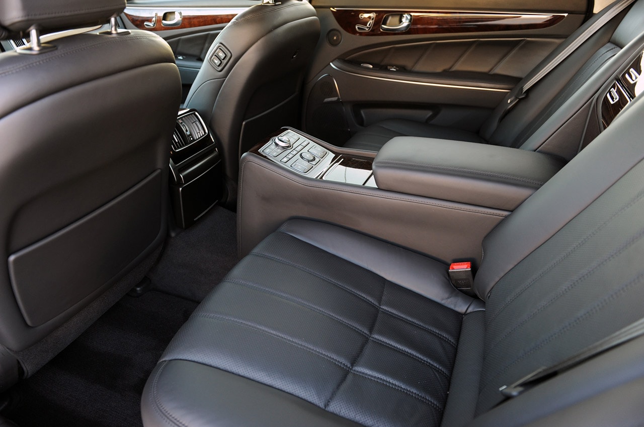 54-2011-hyundai-equus-review.jpg