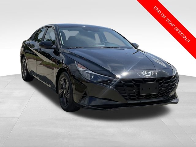 2022 Hyundai Elantra SEL's photo