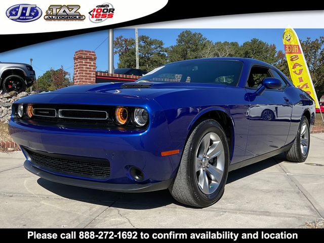 2022 Dodge Challenger SXT photo 3