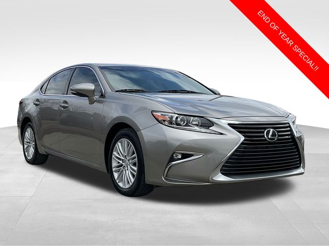 2016 Lexus ES 350's photo