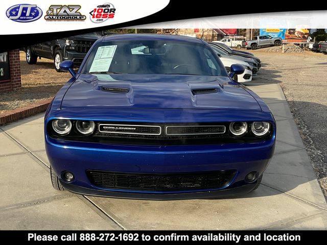 2019 Dodge Challenger SXT photo 2