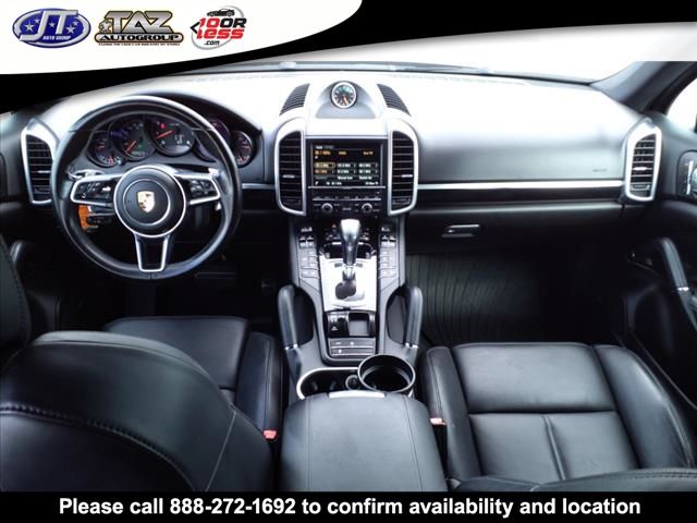 2016 Porsche Cayenne Base photo 2