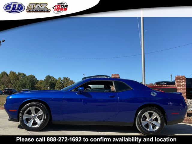 2022 Dodge Challenger SXT photo 4