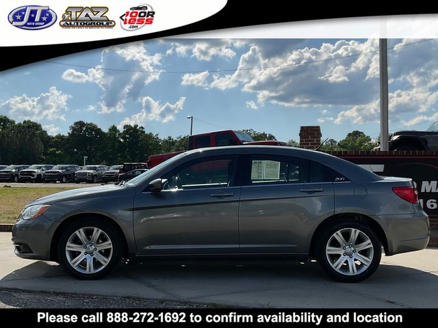 2012 Chrysler 200 Touring photo 4