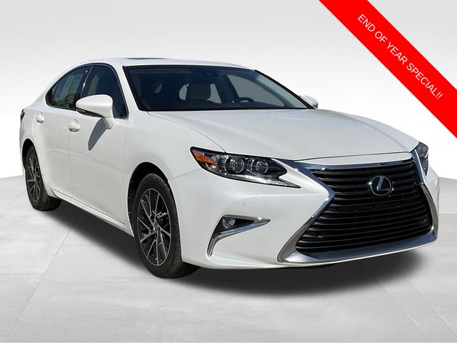 2016 Lexus ES 350's photo