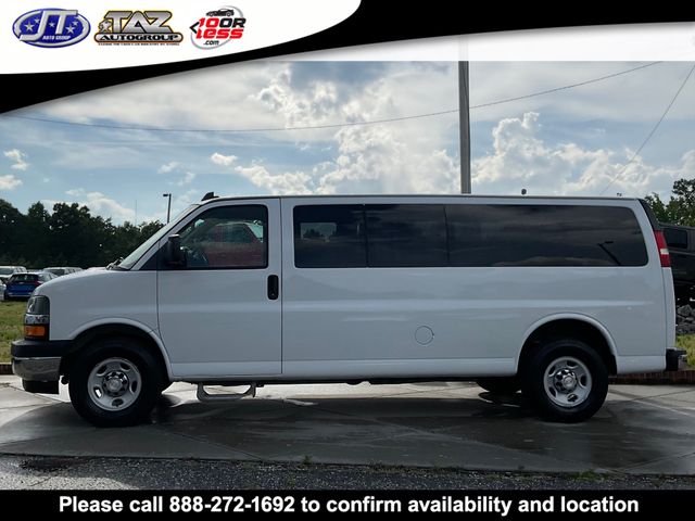 2017 Chevrolet Express 3500 LT Passenger Van photo 4