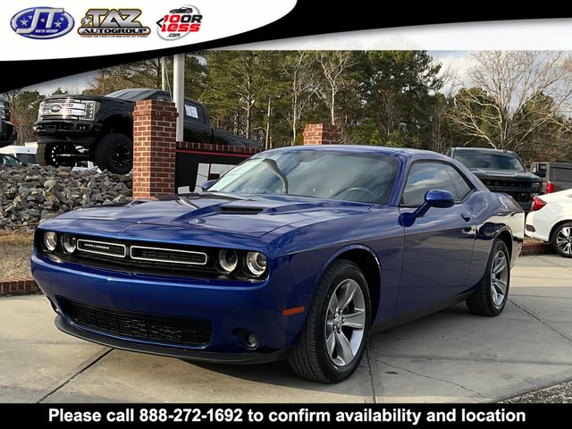 2019 Dodge Challenger SXT photo 3