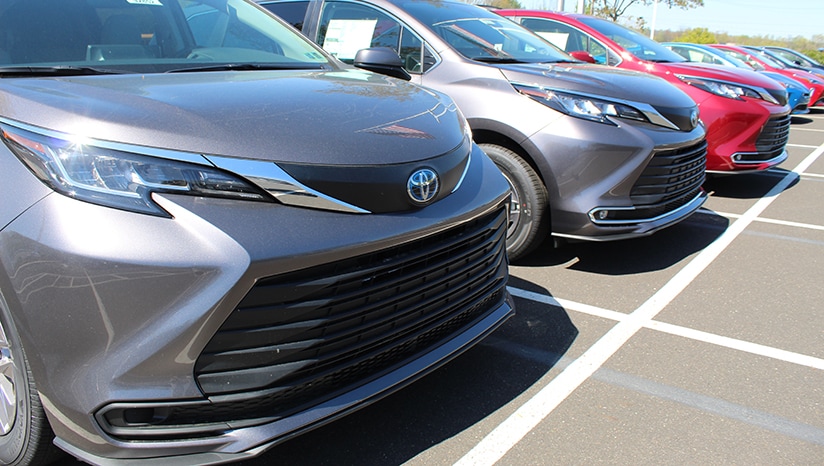 Toyota Siennas on Thompson Toyota Lot