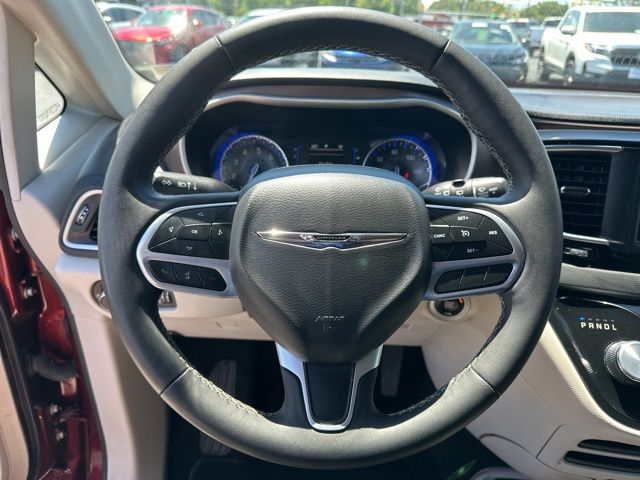 2023 Chrysler Voyager LX - Photo 13