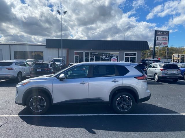 2024 Nissan Rogue SV photo 2
