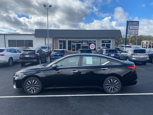 2024 Nissan Altima 2.5 SV photo 2