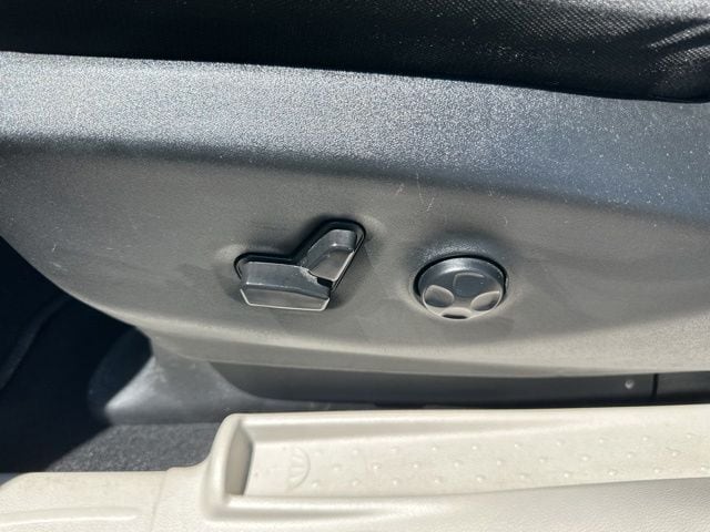 2023 Chrysler Voyager LX - Photo 11