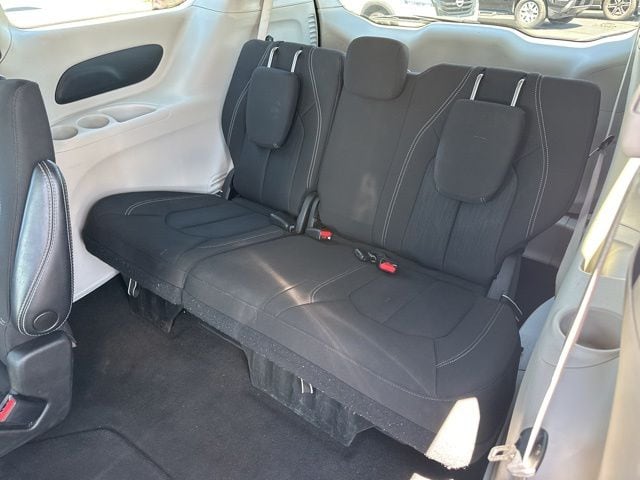 2023 Chrysler Voyager LX - Photo 25