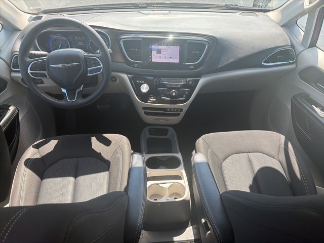 2023 Chrysler Voyager LX - Photo 23