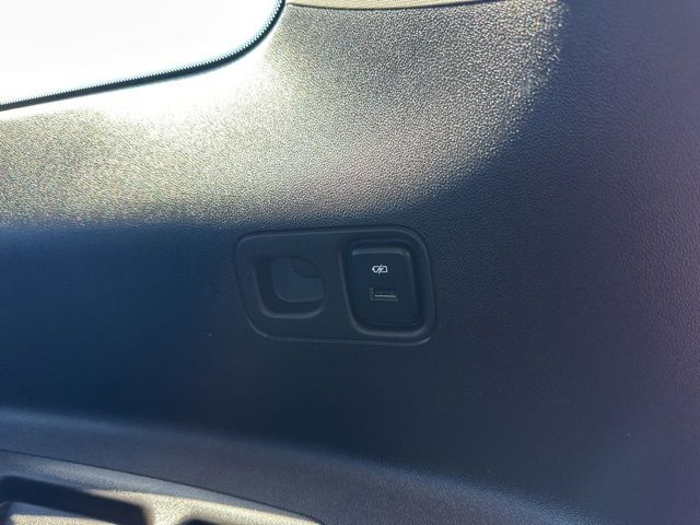 2023 GMC Acadia SLT - Photo 27
