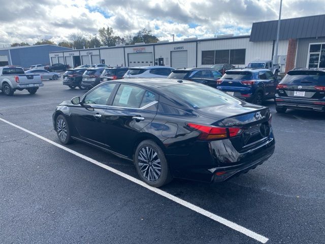 2024 Nissan Altima 2.5 SV photo 3