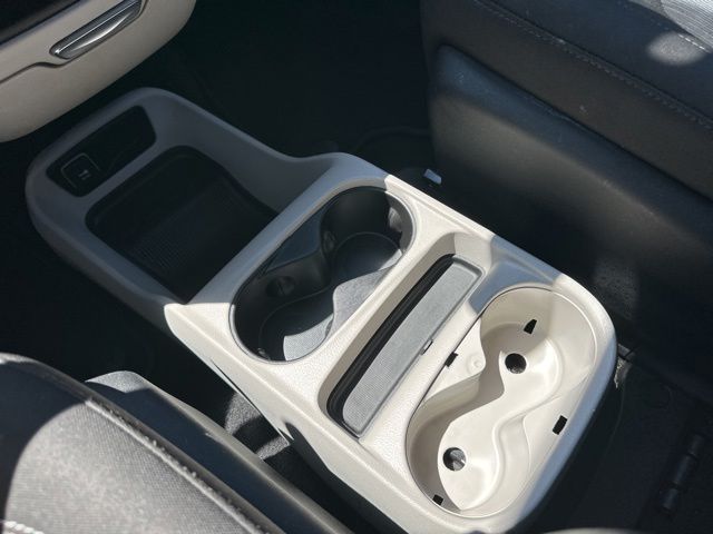2023 Chrysler Voyager LX - Photo 21