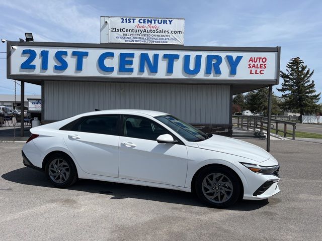 2024 Hyundai Elantra 2.0 SEL IVT's photo