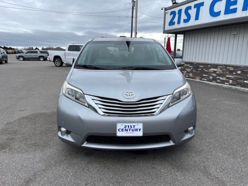 Used 2017 Toyota Sienna XLE 8 Passenger Van Passenger Van