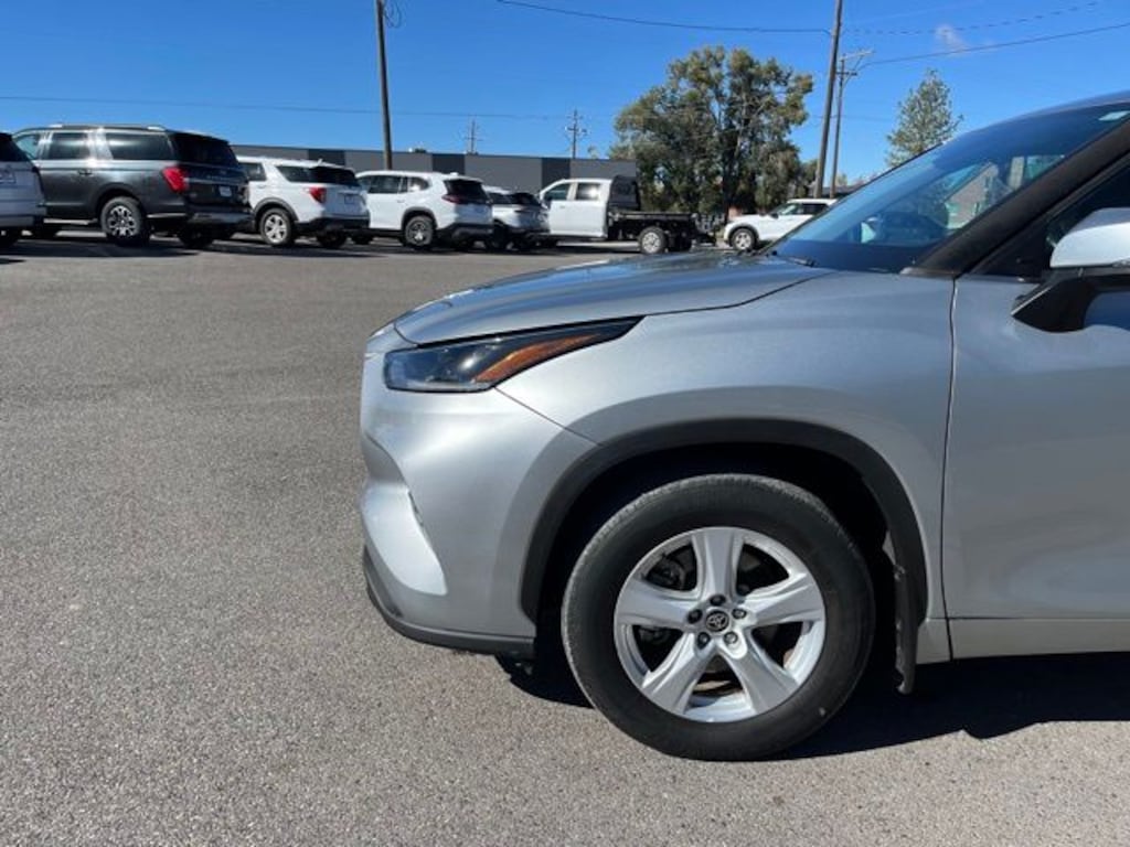 Used 2021 Toyota Highlander LE SUV
