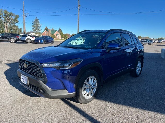 2024 Toyota Corolla Cross LE photo 3