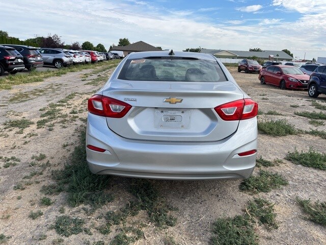 2017 Chevrolet Cruze LS photo 4