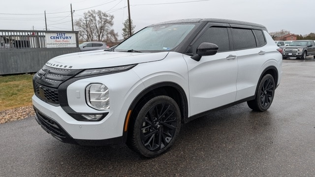 2023 Mitsubishi Outlander SE Black Edition's photo