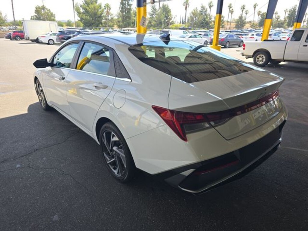 Used 2025 Hyundai Elantra SEL Convenience Sedan