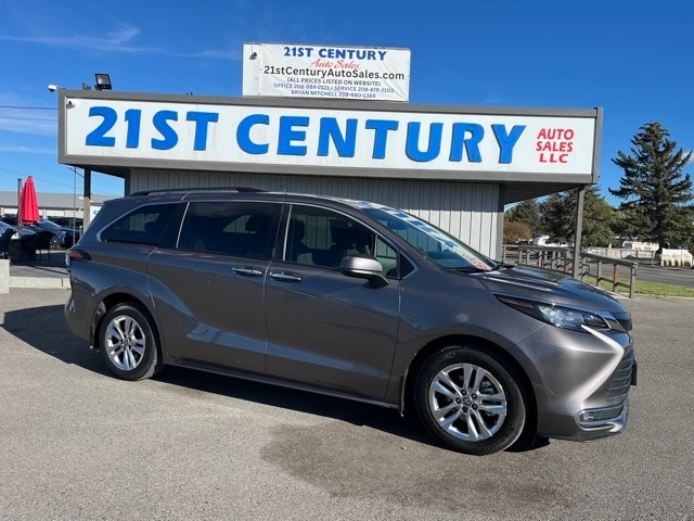 2022 Toyota Sienna XLE's photo